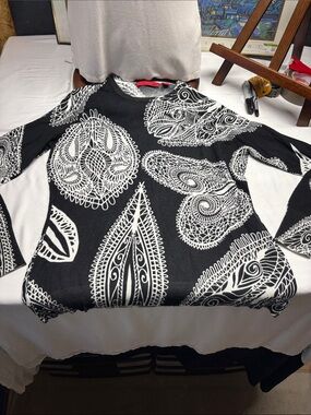 Red Black & White Paisley-Print Long Sleeve Women's Sweatshirt